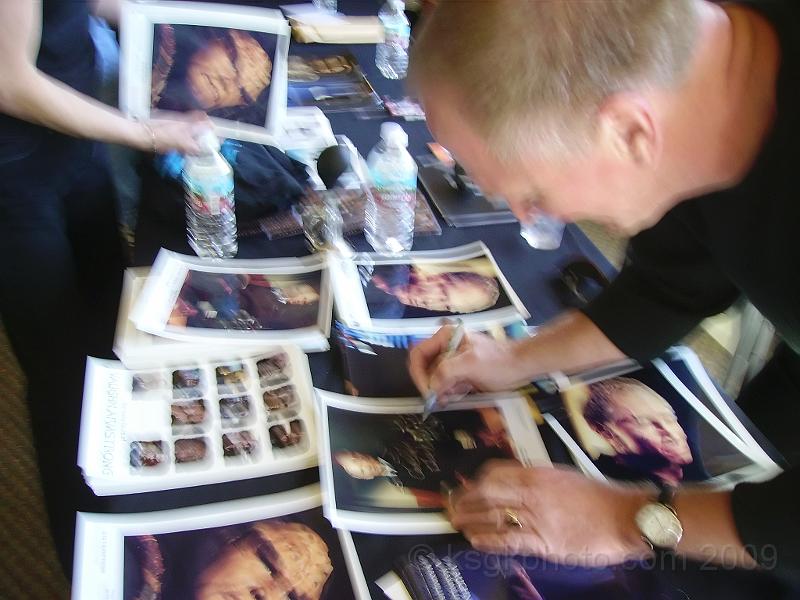 PICT2324.jpg - Vaughn Armstrong (Enterprises "Admiral Forrest")  signs an autograph with Aunt Vickie.http://en.wikipedia.org/wiki/Vaughn_Armstrong