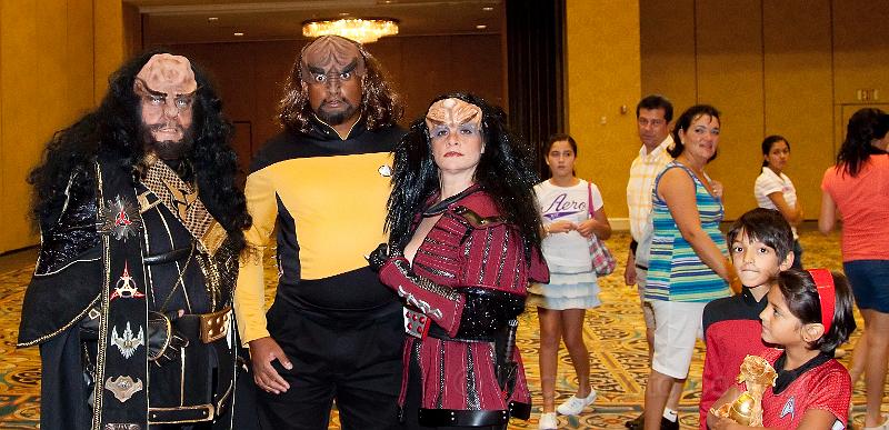 _MG_6080-2.jpg - Klingon Male, K, and Klingon Woman, Kyle and Dayani on the right.