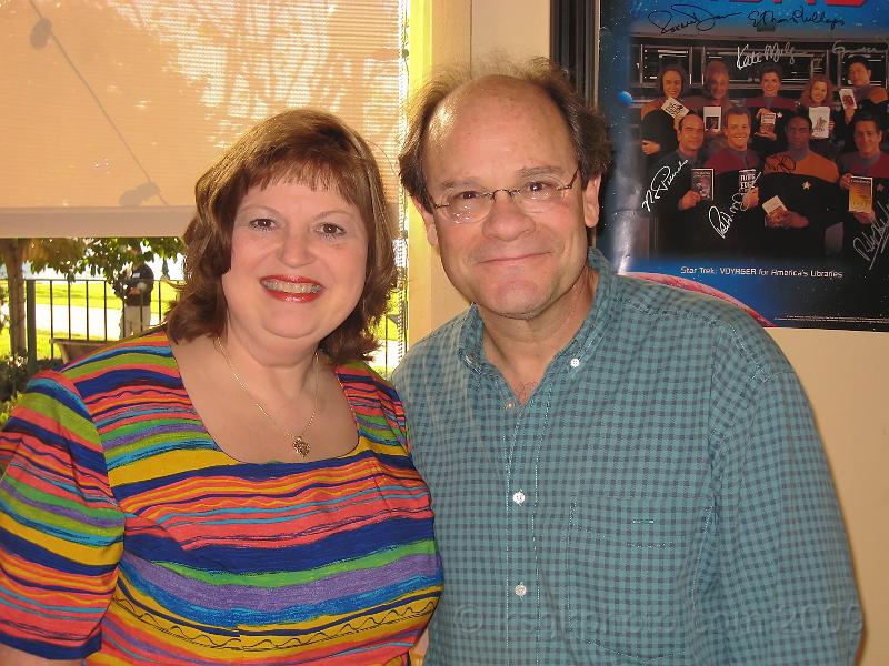 IMG_0093.jpg - Aunt Vickie and Ethan Philips (Voyagers "Neelix")http://en.wikipedia.org/wiki/Ethan_Phillips