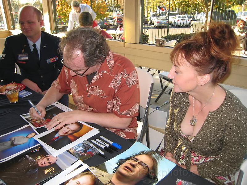 IMG_0114.jpg - John Billingsley (Enterprises "Dr. Phlox") signs and autograph.http://en.wikipedia.org/wiki/Phlox_(Star_Trek)